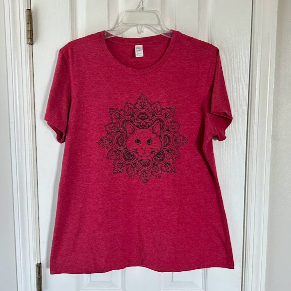 District Cat Mandala Design T-Shirt -Women's Size XL - Red with Black